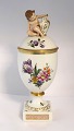 Royal Copenhagen. Saxon flower. Cup with lid with putti on the lid. Model 1754. Height 30 cm (1 quality)