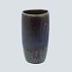 Arne Bang; Vase af stentøj med sort og blå glasur, nr. 3