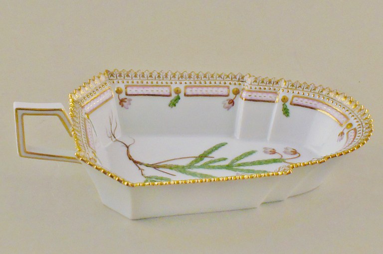 Royal Copenhagen flora danica asiet med hank.#20/3544.