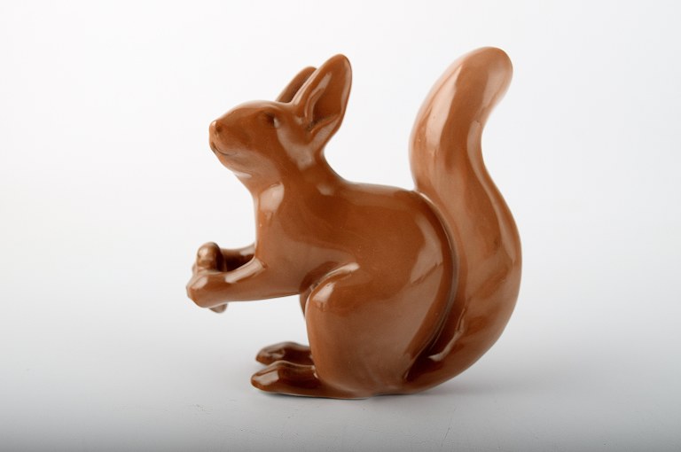 Bing & Grøndahl, B&G nummer 2177, Egern.