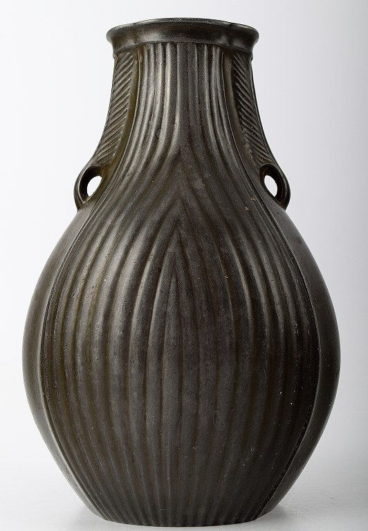 Just Andersen Art deco diskometal vase, nummer 2011.