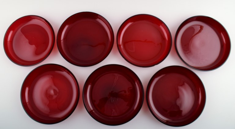 7 plates in red glass, designed by Josef Frank.Produced by: Reijmyre / Gullaskruf.