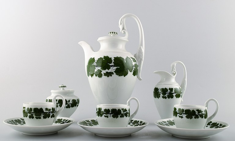 Meissen ivy / vine leaves coffee service, 3 sets of coffee cups with saucers, sugar + creamer and coffee pot with lid.