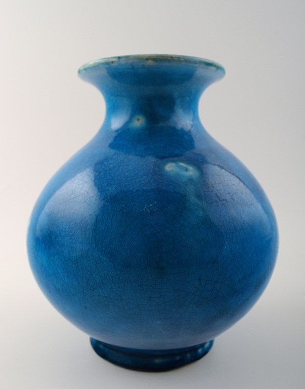 Kähler, HAK, glazed stoneware vase, 1930s.Designed by Svend Hammershoi.