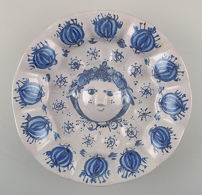 Unika fad i stentøj af Bjørn Wiinblad fra 1973.