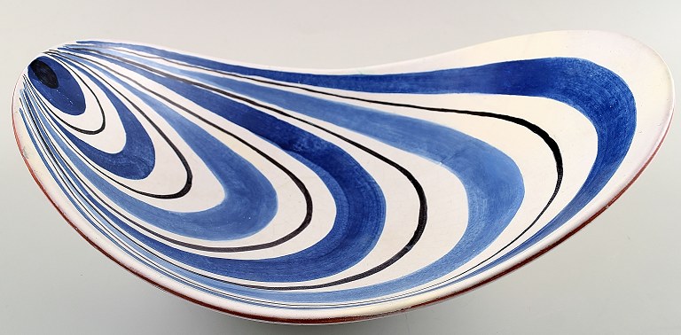Large bowl, Stig Lindberg, Gustavsberg studio. Faience. 1940s.