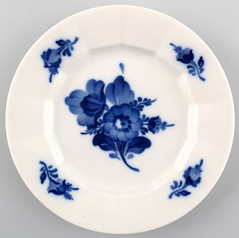 18 plates Royal Copenhagen. Blue flower. Cake plates.Decoration number 10/8553.