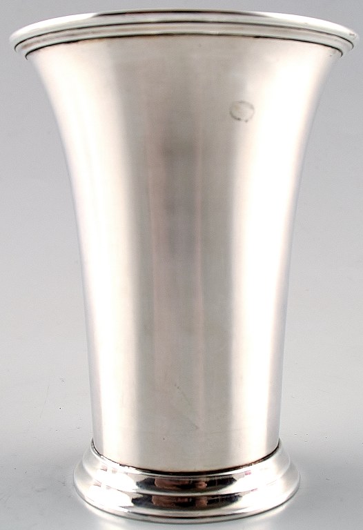 Dragsted beaker/ vase in silver.