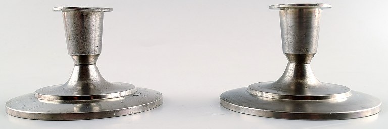 Just Andersen art deco par tin lysestager, nummer 1659. 