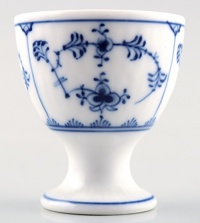 Sjældent musselmalet Riflet æggebæger fra Royal Copenhagen. 