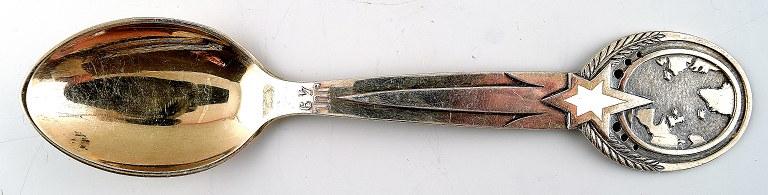 5 Christmas Spoons from 1941,42,45,47,49. Produced by Grann and Laglye, Copenhagen.