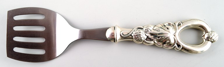 Dansk tretårnet sølv sardingaffel.