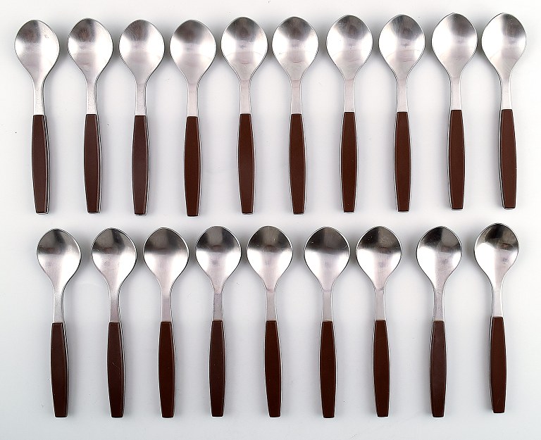 15 teaspoons, Henning Koppel. Strata cutlery stainless steel and brown plastic. Designed by Georg Jensen.