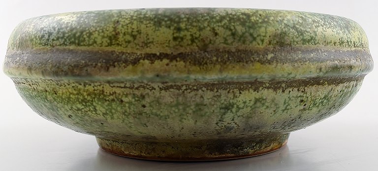 Royal Copenhagen skål i keramik antageligt af Carl Halier. 