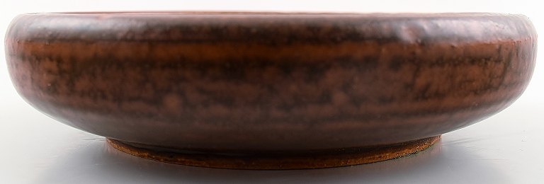 Royal Copenhagen skål i keramik af Carl Halier. 