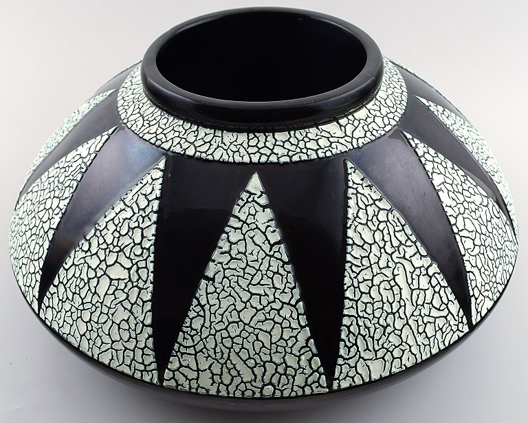 Saint Clément, Frankrig, stor keramik vase.