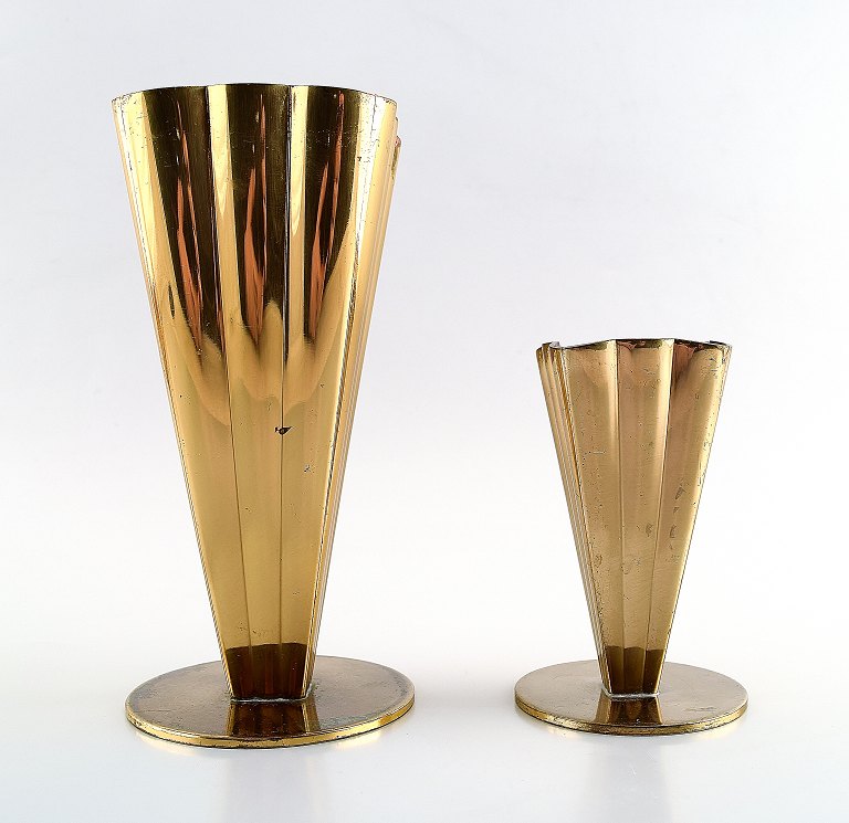 To vaser i messing, Ystad metall. 
