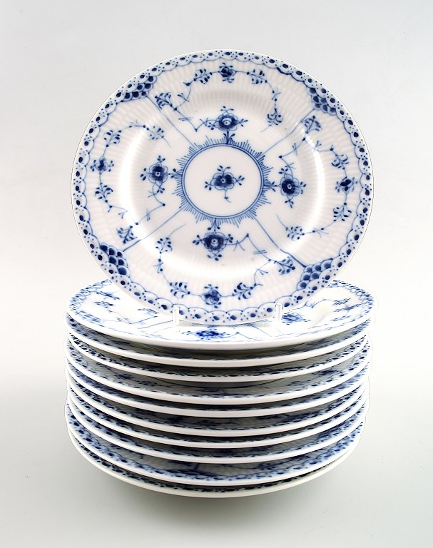 Royal Copenhagen. Royal porcelain Blue Fluted half lace, 3 plates.No. 1/574.