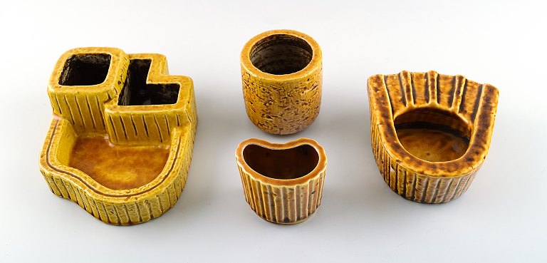 Rörstrand Gunnar Nylund 4 Chamotte vaser og beholdere. 