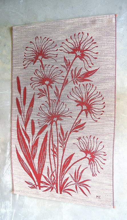 Rölakan rug / wall carpet in wool, hand woven with floral motif.