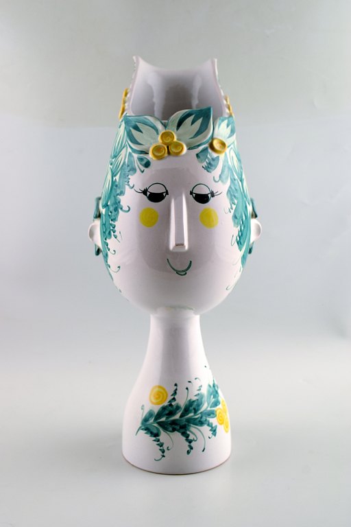 Unique and hand painted Bjørn Wiinblad 1918-2006: Vase in polychrome ceramic, signed at the bottom with monogram V 22, 77 (1977) Denmark.