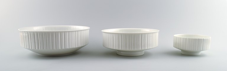 Tapio Wirkkala for Rosenthal, Studio-linie, Porcelaine noire, 3 skåle i hvidt porcelæn, moderne design, riflet. Designet i 1962.