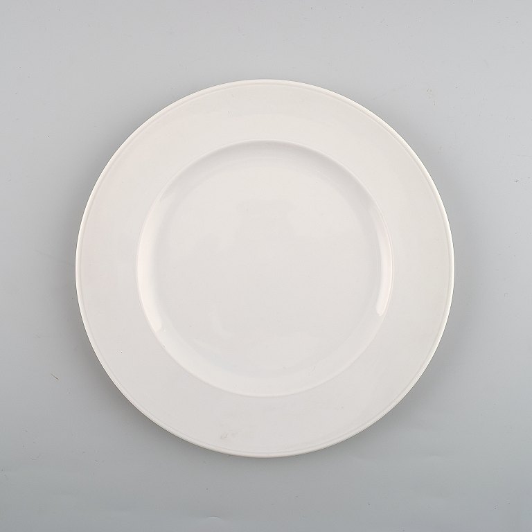 Rosenthal, 16 plates in white porcelain.