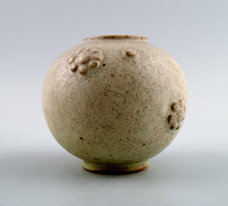 Arne Bang. Pottery vase. Stamped AB 211.