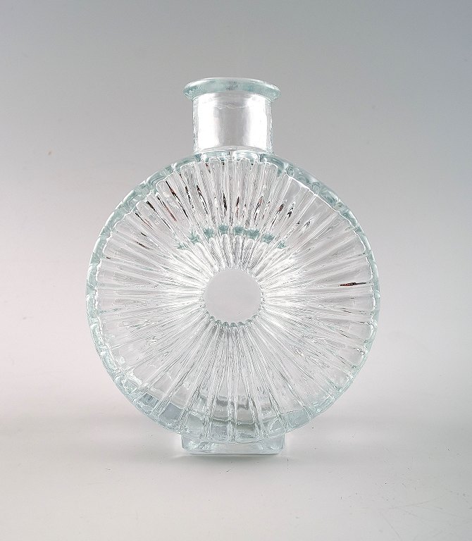 HELENA TYNELL vase/flaske i kunstglas, Solflasken, Riihimäen Lasi. Formgivet 1964. Klart glas. Svensk design.