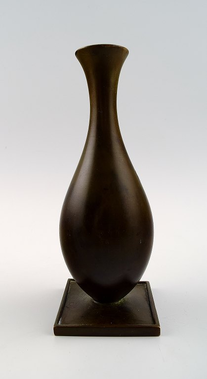 GAB (Guldsmedsaktiebolaget) Art deco vase, bronze. 1930/40´erne.