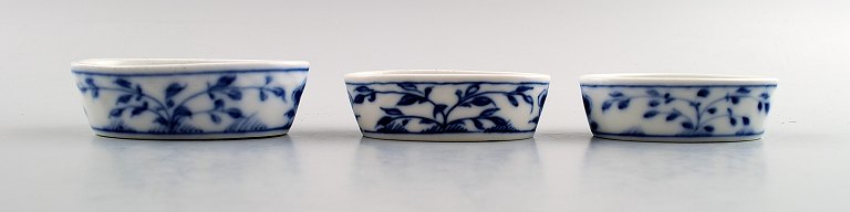 B & G Butterfly, 3 salt cellars.