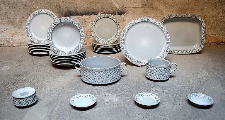Jens Harald Quistgaard, komplet 8 personers. Bing & Grøndahl B&G Grå Cordial stentøjsstel.