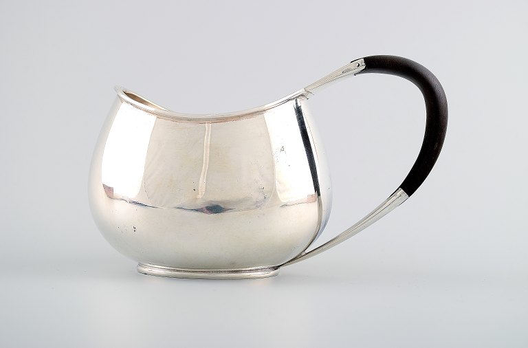 Hingelberg, Aarhus sterlingsølv sovsekande med hank i ibenholt.