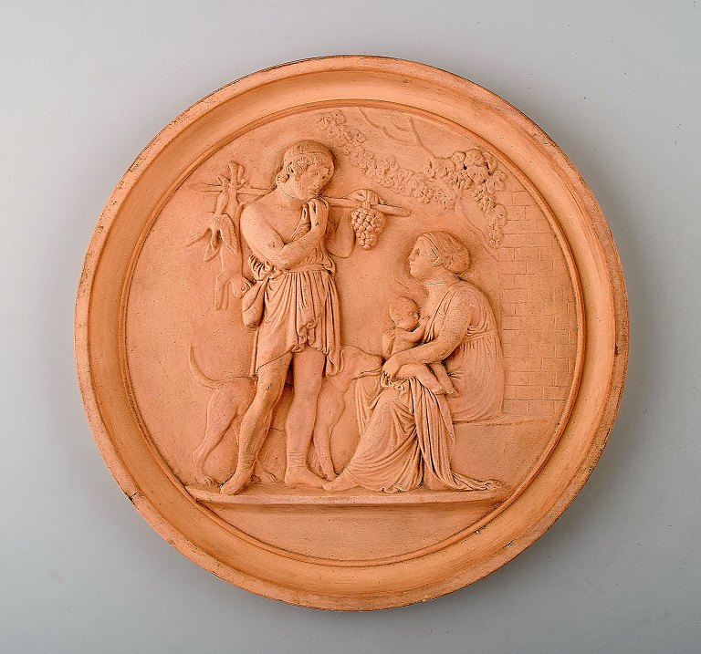 P. Ipsens Enke.Plakette/platte af brændt ler/terracotta.