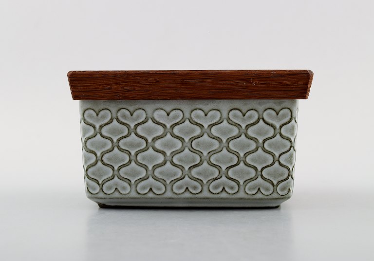 Bing & Grøndahl Jens Quistgaard Smørkrukke med Trælåg fra Cordial Serien. Keramisk Stentøj (Kronjyden).