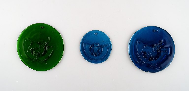 3 retro kunstglasophæng fra Holmegaard i forskellige farver - til dekoration i f.eks et vindue, ca. 1969. Noah