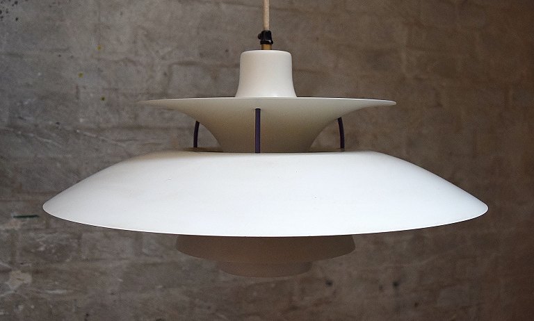 Poul Henningsen: "PH-5". Pendant with white metal shades. Manufactured by Louis Poulsen.