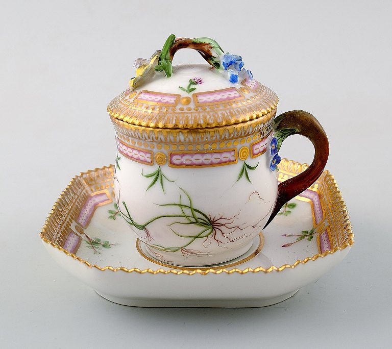 Royal Copenhagen antik Flora Danica cremekop. 