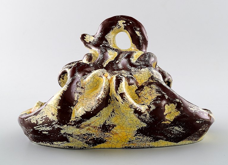 Jean René Gauguin: f. Paris 1881, d. Copenhagen 1961. Skål af lertøj modelleret med grotesk ansigt, dekoreret i farver. Signeret R. Gauguin. Udført hos B&G.