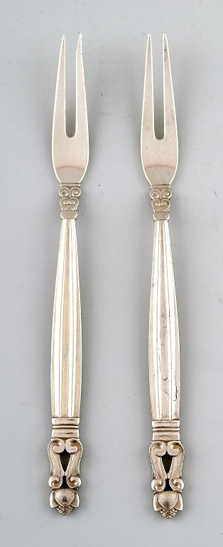 Georg Jensen "Konge". 2 sildegafler/pålægsgaflerDesigner: Johan Rohde.