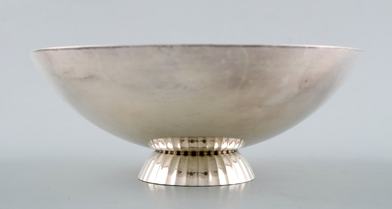 Georg Jensen. Sigvard Bernadotte (1907-2002). Modern sterling silver bowl, dessin no. 823
