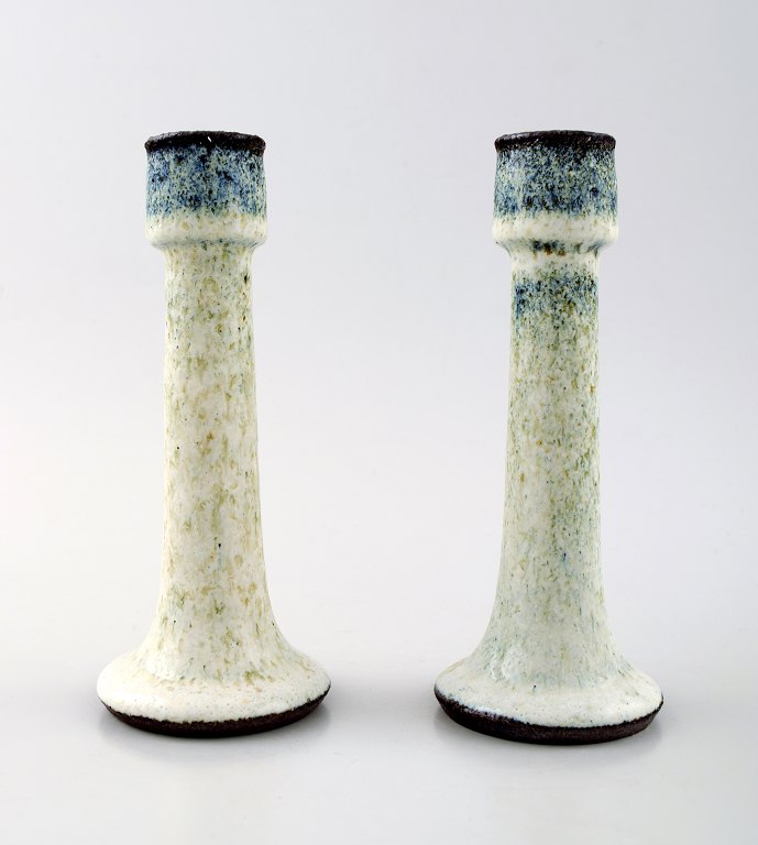 Gutte Eriksen, eget værksted, par lysestager.
