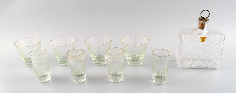 Gullaskruf vodka / schnapps set in art glass. Four plus four vodka / schnapps glasses and schnapps decanter  in modern design.