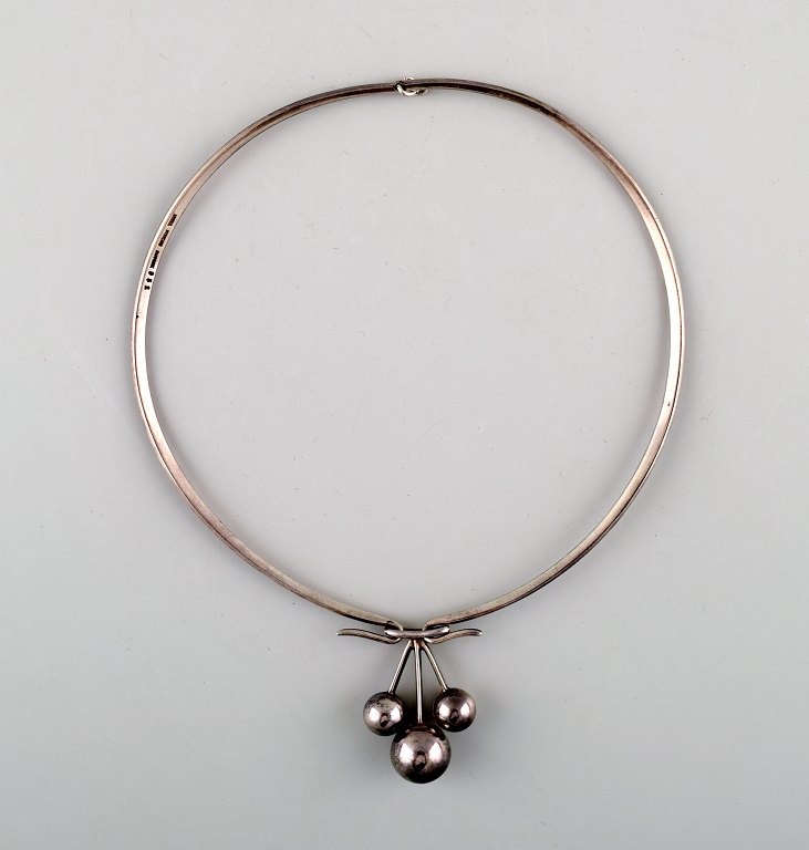 Just Andersen b. Godhavn, Greenland 1884, d. Copenhagen 1943.Rare pendant necklace of Sterling Silver 1940s.