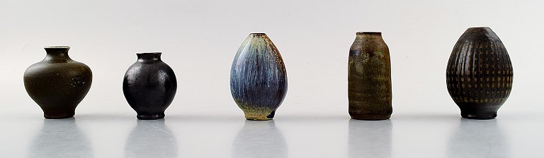Wallakra five miniature art pottery vases. Sweden, 1960s.