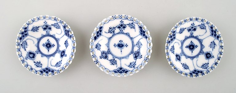 3 stk. Royal Copenhagen musselmalet helblonde, smørkuvert.Dekorationsnummer 1/1004.