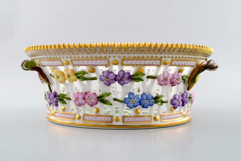 Royal Copenhagen Flora Danica stor Frugtskål. Nummer 20/3536.