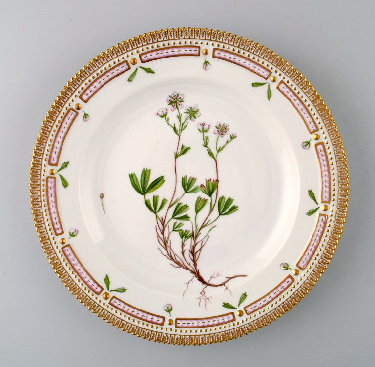 Royal Copenhagen Flora Danica dinner plate # 20/3549.