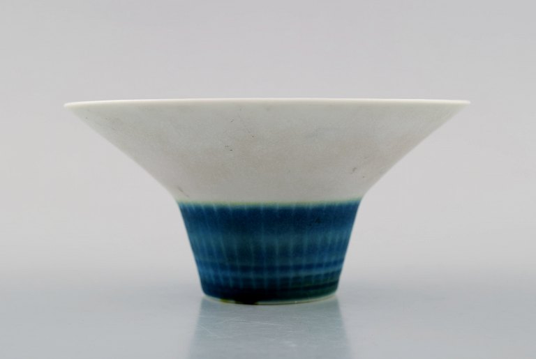Rare Rörstrand bowl in ceramics by Gunnar Nylund.