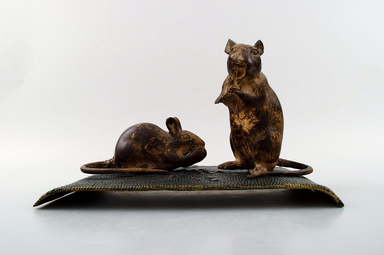 Large Wiener Bronze, two rats on base, bronze figure of high quality.